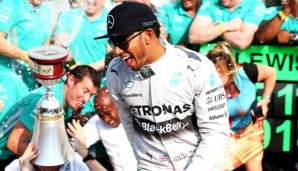 Lewis Hamilton siegte in Monza und feierte anschließend mit seinem Mercedes-Team