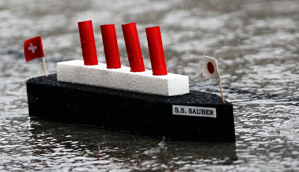 2007 baute Sauber während des Qualifyings ein Boot und schipperte damit durch die Boxengasse