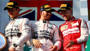 Sebastian Vettel (r.) wird den Mercedes-Piloten keinen Besuch abstatten