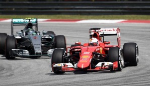 Sebastian Vettel kam nach dem zweiten Boxenstopp knapp vor Nico Rosberg auf die Strecke
