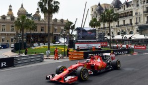 Sebastian Vettel raste im Abschlusstraining in Monte Carlo zur Bestzeit