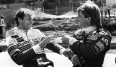 Ein Jahr vor seinem Tod: Stefan Bellof (l.) und Manfred Winkelhock scherzen beim Belgien-GP