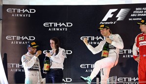 Während Nico Rosberg den dritten Sieg in Folge feiert, sucht Lewis Hamilton anderswo Aufmunterung