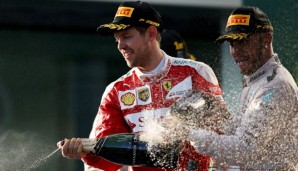 Beim ersten Saisonrennen begegneten sich Hamilton und Vettel am Siegerpodest
