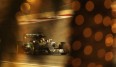 Lewis Hamilton startet in Sakhir mit seinem Mercedes von der Pole Position