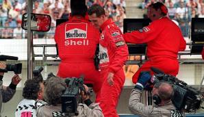Jerez-Crash, 1997: Um Weltmeister zu werden, rammt Michael Schumacher den schnelleren Jacques Villeneuve. Doch der Plan geht nicht auf: Villeneuve krönt sich zum Champ, Schumi werden alle WM-Punkte aberkannt.