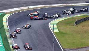 2012: Im Laufe der Saison holt Vettel 44 Punkte auf Alonso auf. In der ersten Runde des letzten Rennens wird der Red-Bull-Pilot dann aber von Bruno Senna umgedreht und fällt auf letzten Platz zurück. Die WM scheint zu diesem Zeitpunkt verloren