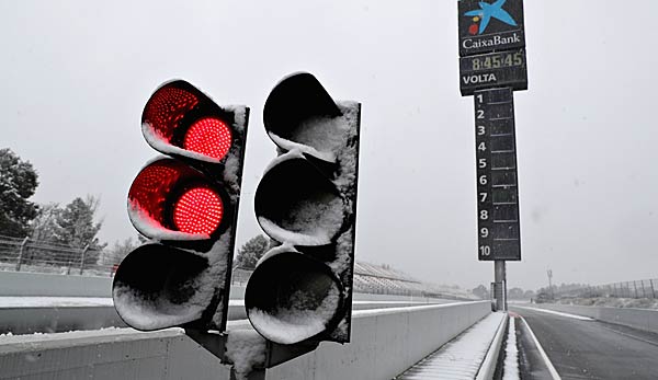 Schneefall in Barcelona behindert Formel-1-Testfahrten.