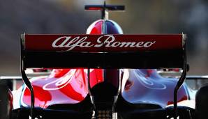 Zwar hat Sauber mit Alfa Romeo einen namhaften Partner an Land gezogen, helfen tut das aber zumindest kurzfristig nur wenig. Charles Leclerc und Markus Ericsson beklagen vor allem fehlenden Grip, auch die Fahrbarkeit soll nicht die beste sein.