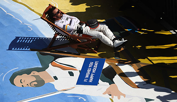 Fernando Alonso wünschte den Formel-1-Fans 2017 schöne Sommerferien.