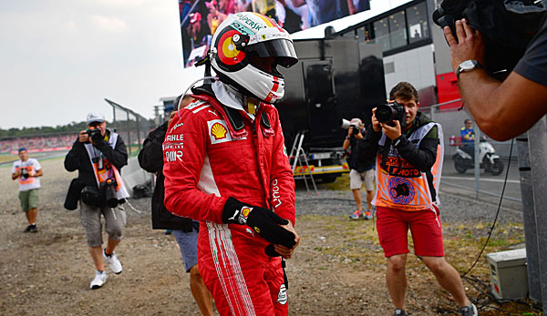 Sebastian Vettel ging nach seinem Ausfall zu Fuß ins Fahrerlager von Hockenheim.