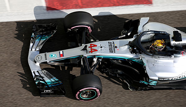 Lewis Hamilton seht in Abu Dhabi auf der Pole Position.