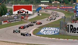Kurz nach dem Start erfolgte eine Safety-Car-Phase. Senna blieb nach dem Neustart vor Schumachers Benetton in Führung. Eine Runde später flog Senna aus bis heute ungeklärten Umständen aus der Tamburello-Kurve und schlug in die Mauer ein.