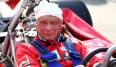 Niki Lauda 2014 am Start eines Legendenrennens.
