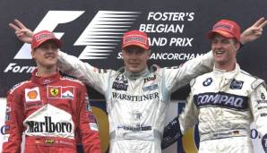 GP von Belgien: Bis zur 40. Runde behielt Schumacher vor Häkkinen die Führung, doch dann folgte eines der bekanntesten Überholmanöver der F1-Geschichte, als der Finne den Ferrari nach einem Parforceritt durch die berühmte Eau Rouge überholte.