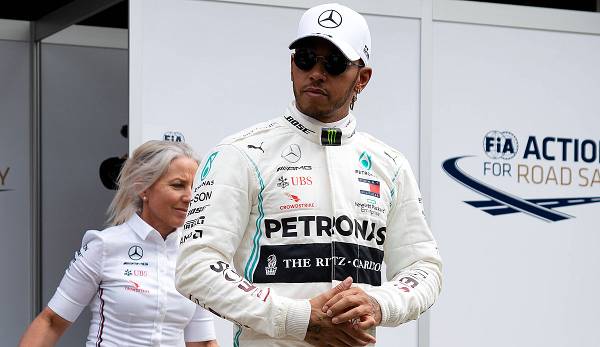 Lewis Hamilton fährt kommende Saison in einem schwarz-lackierten Mercedes.