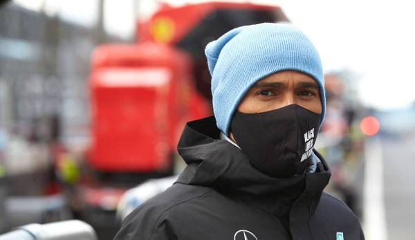 Lewis Hamilton stellt Vitaly Petrov in Frage.