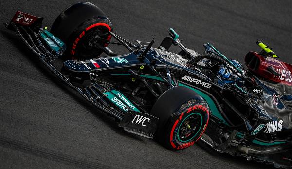 Formel 1 Lewis Hamilton Holt Pole In Barcelona Qualifying Im Ticker Zum Nachlesen