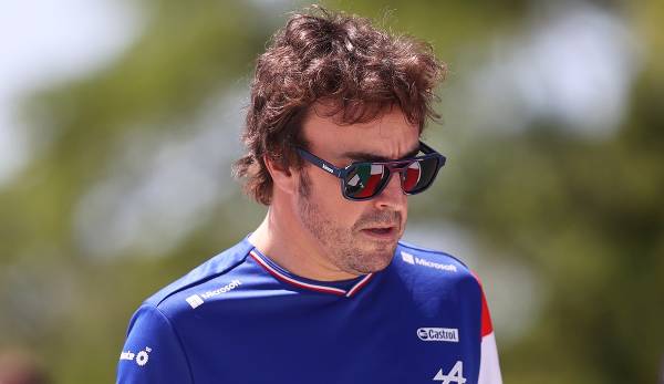 Der zweimalige Weltmeister Fernando Alonso (40) fährt auch in der kommenden Formel-1-Saison für Alpine.