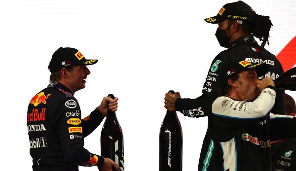 Lewis Hamilton (r.) siegte in Katar vor Max Verstappen (l.).