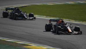 Wird das Titel-Duell zwischen Max Verstappen (r.) und Lewis Hamilton heute entschieden?