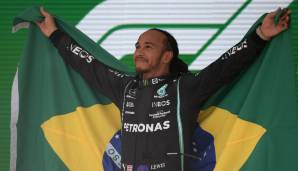 Lewis Hamilton siegte trotz zweier Strafversetzungen beim Großen Preis von Brasilien.