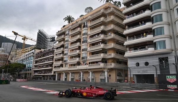 The Circuit de Monaco is 3.337 kilometers long and includes 19 corners.