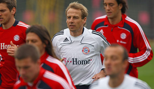 Jürgen Klinsmann beim Auslaufen der Bayern am Sonntagvormittag