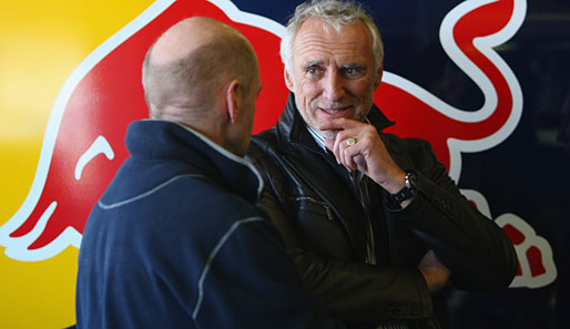 Erobert er die Bundesliga? Red-Bull-Chef Mateschitz (r.), hier mit seinem F1-Chefdesigner Newey