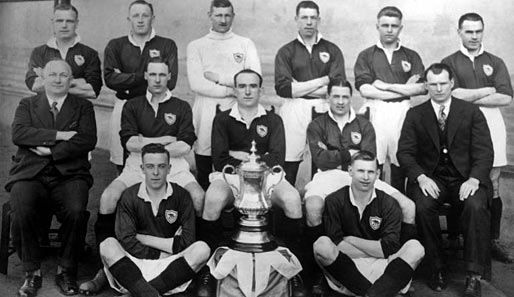 Unter Herbert Chapman (mittl. Reihe, l.) gewann Arsenal mit dem FA-Cup 1930 den ersten großen Titel