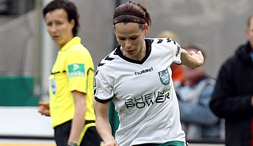 Jennifer Oster spielt seit 1999 für den FCR Duisburg