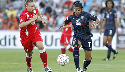 Josephine Henning (l.) und Shirley Cruz lieferten sich eine enge Partie im Champions-League-Finale