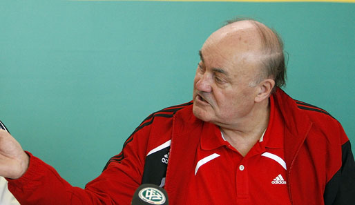 Volker Roth ist seit 1995 Vorsitzender des DFB-Schiedsrichterausschusses