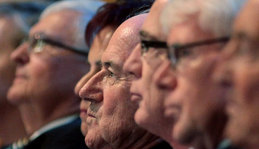 Jospeh Blatter (M.) schaut dem nächsten Skandal entgegen