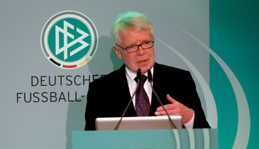 Reinhard Rauball freut sich über die Gründung des Deutschen Fußball Archivs