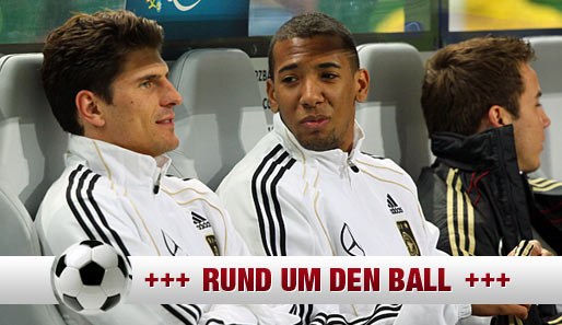 Die Nationalspieler Mario Gomez und Jerome Boateng (Mitte) - bald beim FC Bayern vereint?
