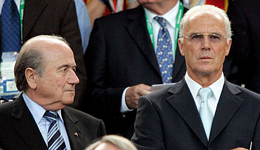 Sepp Blatter (l.) und Franz Beckenbauer ernten heftige Kritik von Transparency International