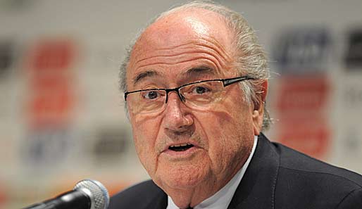 FIFA-Präsident Sepp Blatter setzt sich gegen Vorwürfe des Machtmissbrauchs zur Wehr