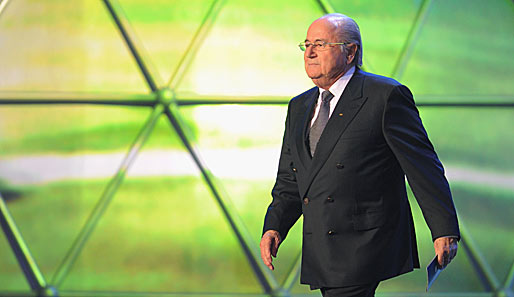 Sepp Blatter hält ungeachtet der Korruptionsvorwürfe an der WM 2022 in Katar fest
