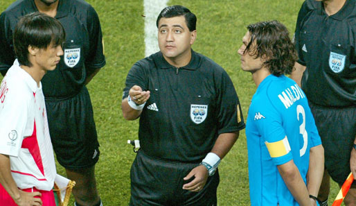 Byron Moreno (M.) pfiff das umstrittene WM-Achtelfinale 2002 zwischen Südkorea und Italien