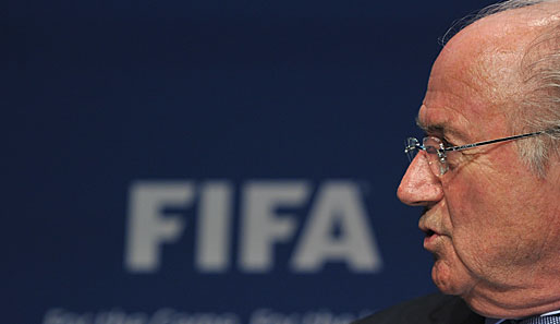 FIFA-Präsident Joseph Blatter gibt rückblickend Fehler des Weltverbandes zu