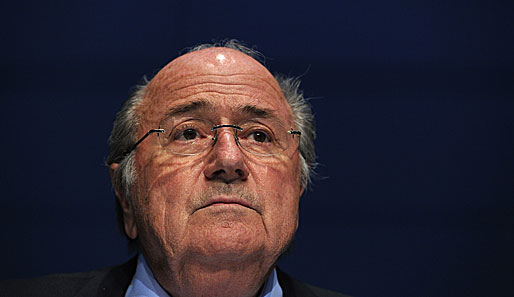Blatter mit einem Machtwort: Der DFB muss nach den jüngsten Affären Profi-Schiedsrichter einführen