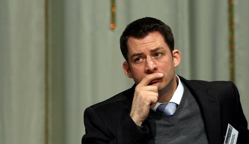 DFB-Sicherheitsbeauftragte Hendrik Große Lefert lehnt Pyrotechnik in den Stadien ab