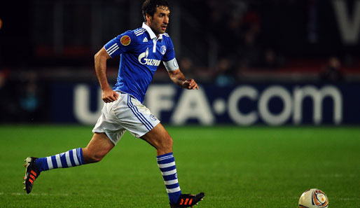 Wie viele Spiele wird Stürmer-Star Raul noch für Schalke 04 noch bestreiten?