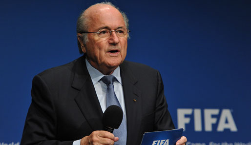 Laut Joseph Blatter übernimmt die FIFA ab September die Spielerversicherungen bei Länderspielen
