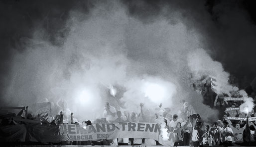 Pyrotechnik in Fußballstadien - führt der tödliche Unfall zum Umdenken der Fans?