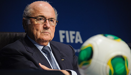 FIFA-Präsident Joseph Blatter hat sich ganz klar für Profi-Schiedsrichter ausgesprochen
