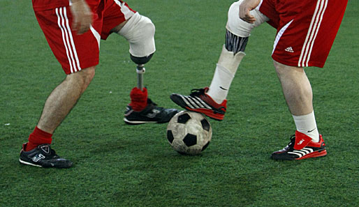 Martin Hofbauer darf ab sofort mit seiner Unterschenkelprothese Fußball spielen