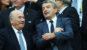 Seit 1998 steht Blatter (l.) an der Spitze der FIFA
