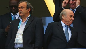 Michel Platini (l.) will nicht, dass Joseph Blatter erneut zum FIFA-Präsidenten gewählt wird